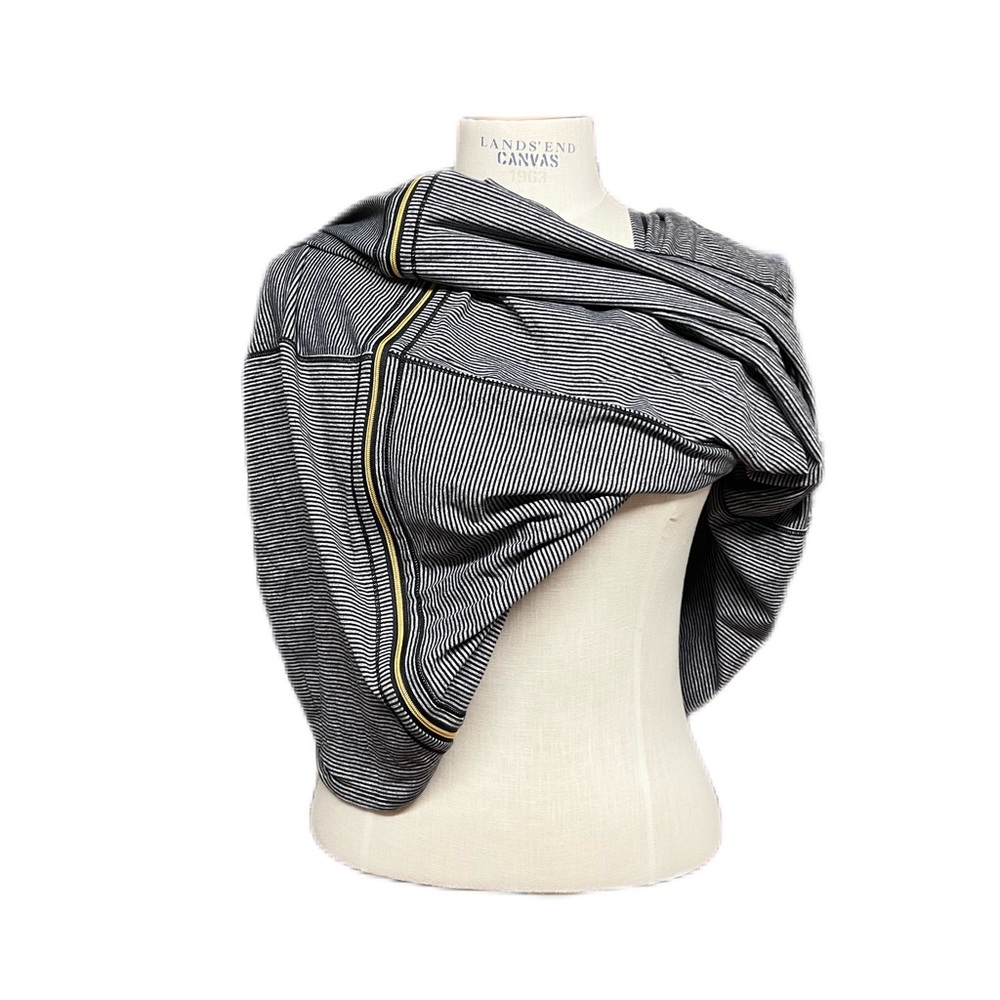 lululemon vinyasa scarf with zipper.